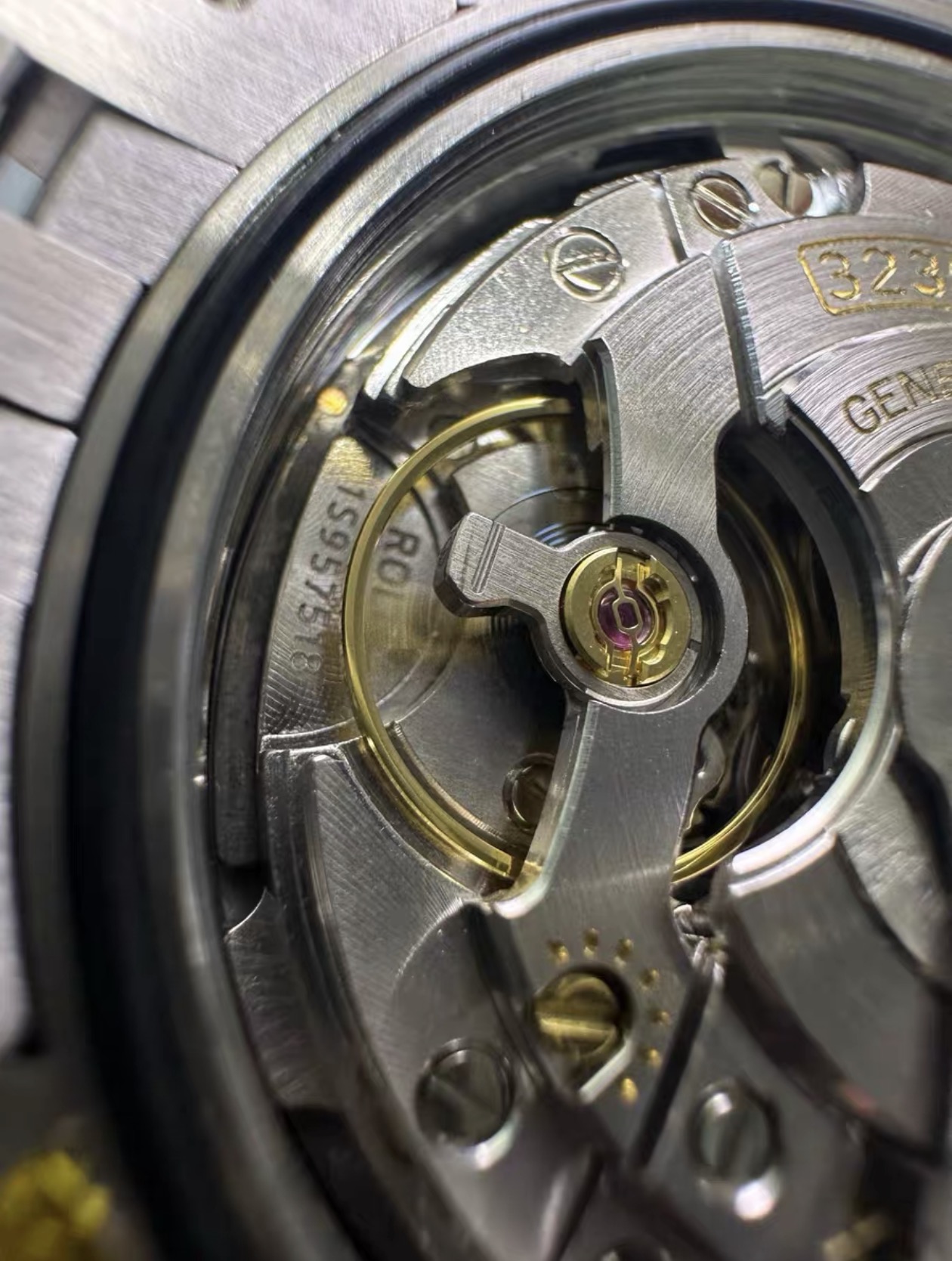 Movement engraving and free-sprung balance regulator